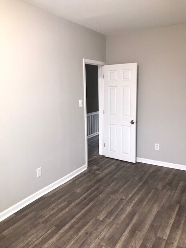 Building Photo - Large West Oak Lane home