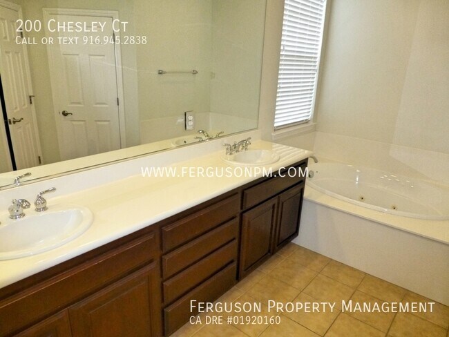 Building Photo - Fantastic Four Bedroom Home in Lincoln Cro...