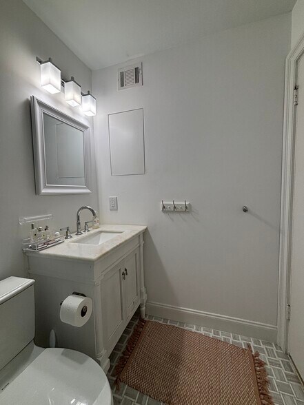 Building Photo - 57 Hanover Cir S