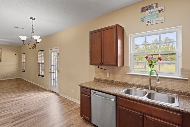 Building Photo - 966 Mustang Ln NE