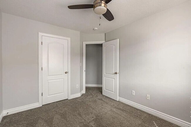 Building Photo - GORGEOUS Draper Home!