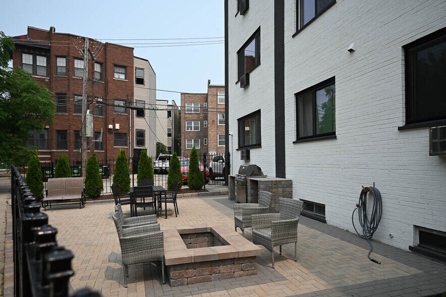 Building Photo - 7620 N Sheridan Rd