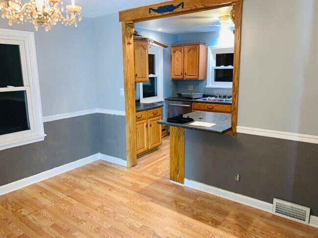 Building Photo - 1015 Willow Dr