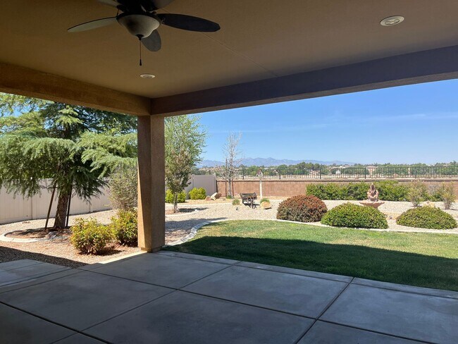 Building Photo - 3 bedroom 2 bathroom Home available in 55+...