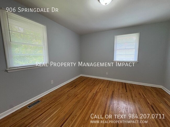 Building Photo - 906 Springdale Dr