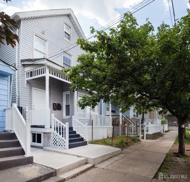 Building Photo - 314 Seaman St