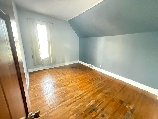 Building Photo - 713 Terrace Ave