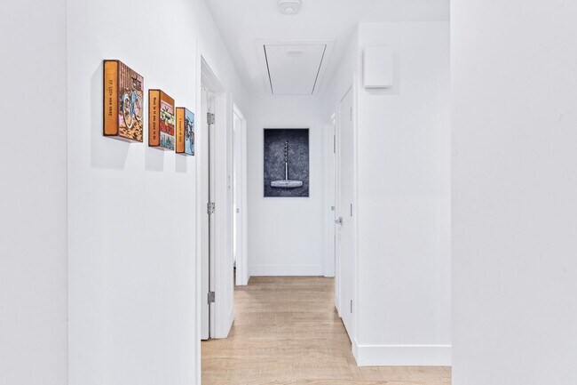 Building Photo - Stylish Condo in Desirable Alta Heights Neighborhood