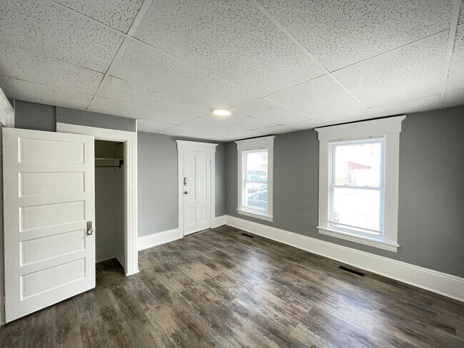 Building Photo - 421 Spruce St