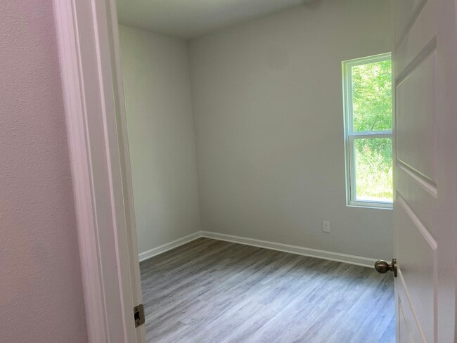 Building Photo - 1009 Renova Dr