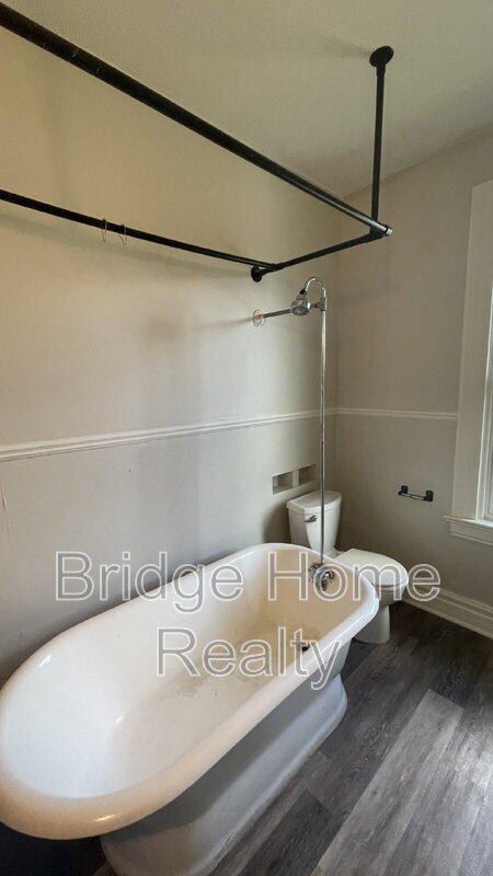 Building Photo - 401 N McKean St