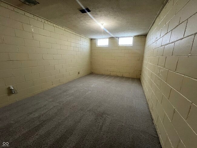 Building Photo - 77 W Westfield Blvd