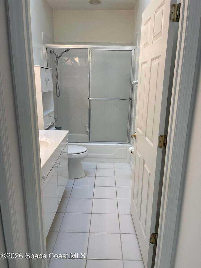 Building Photo - 729 Kenwood Cir