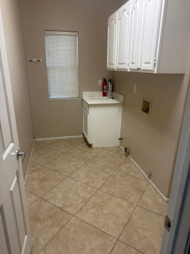 Building Photo - 79531 Dandelion Dr