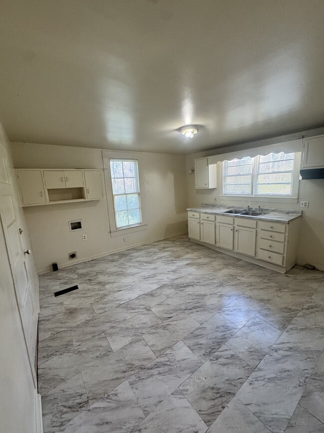 Building Photo - 4208 47th Ave N