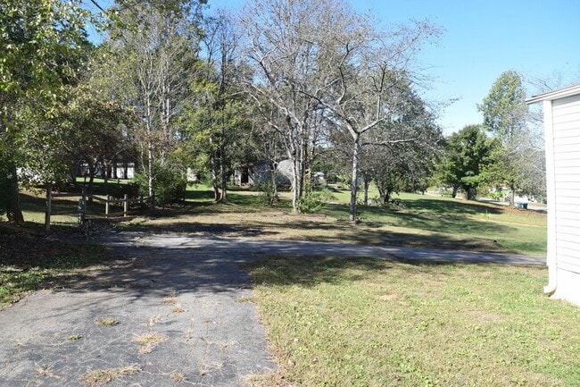 Building Photo - Charming 2BR/1BA Furnished Home in Taylors...