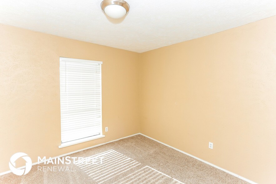 Building Photo - 6412 Sandhurst Ln E