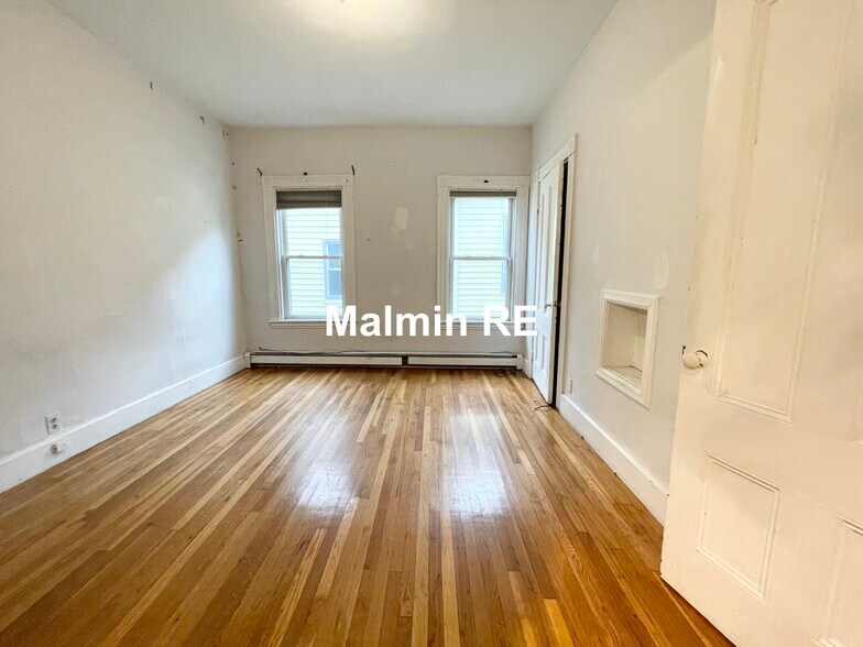 Building Photo - 61 Hillside St