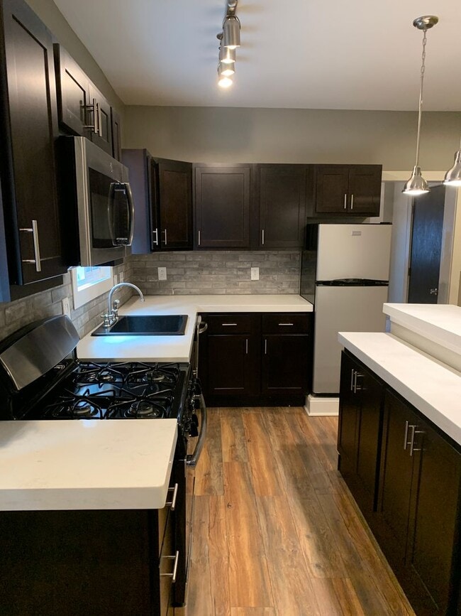 Building Photo - 544 N Sheridan Ave