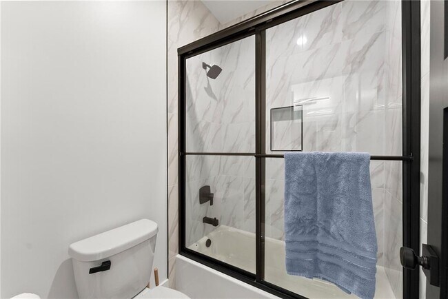 Building Photo - 151 S Pointe Dr