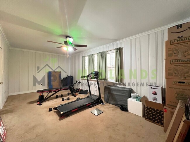 Building Photo - 2417B Clark Street