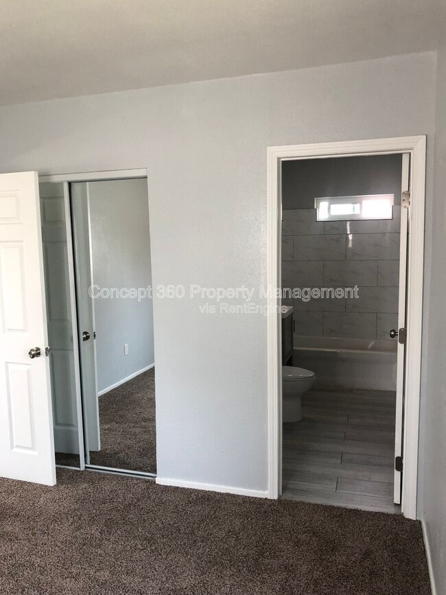 Building Photo - 1910 E 59th St