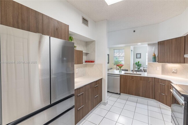 Building Photo - 3255 NE 184th St