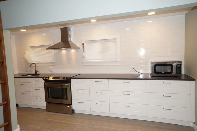 Building Photo - NE Portland updated one bedroom "Jewel"