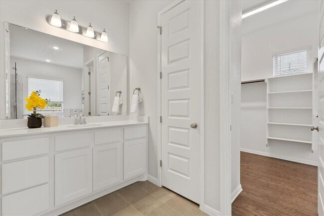 Building Photo - 271 Eclipse Dr