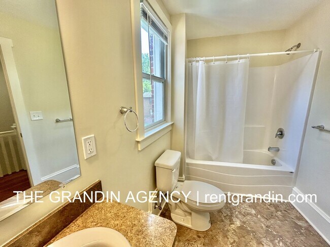 Building Photo - 1518 Wautauga St SW