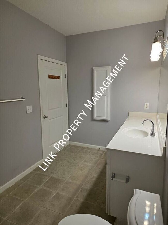 Building Photo - 5103 Regency Ct