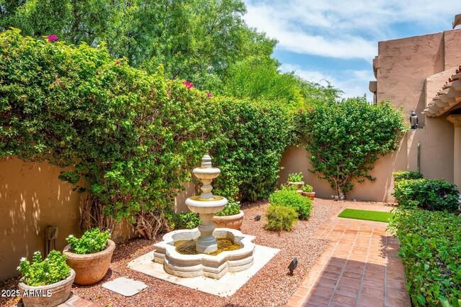 Building Photo - 8526 E Vista Del Lago