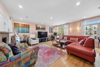 Building Photo - 331 Jefferson St