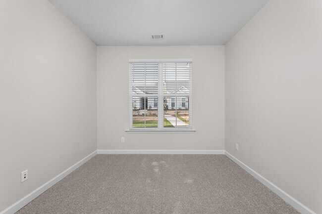 Building Photo - 827 Montclair Pt