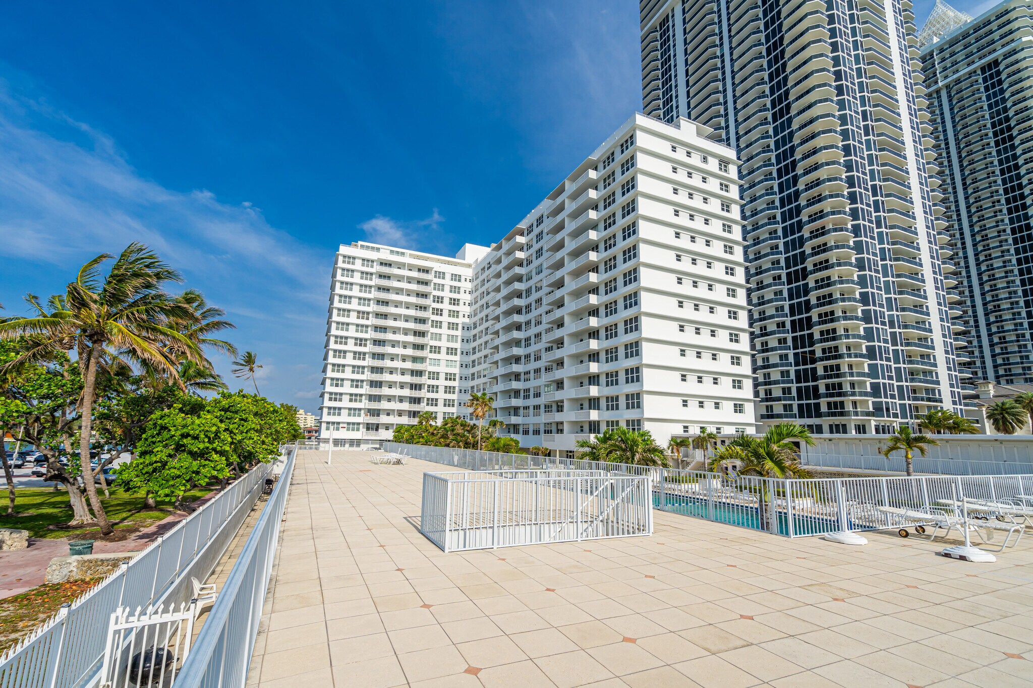 Building Photo - 4747 Collins Ave