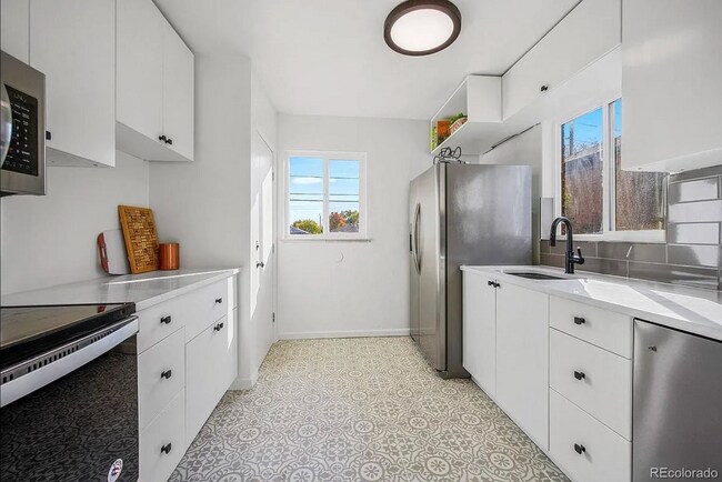 Building Photo - Gorgeous Denver Home