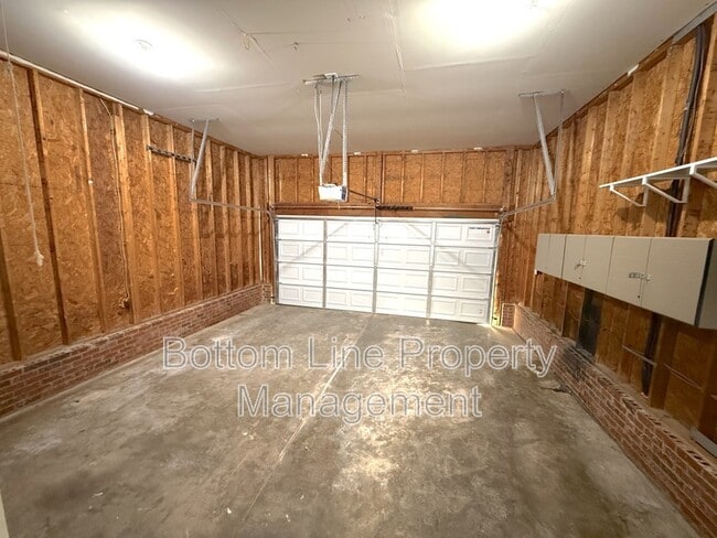 Building Photo - 1020 Stinson Glen Ln
