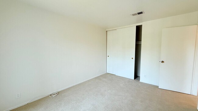 Building Photo - 1033 Fontana Dr