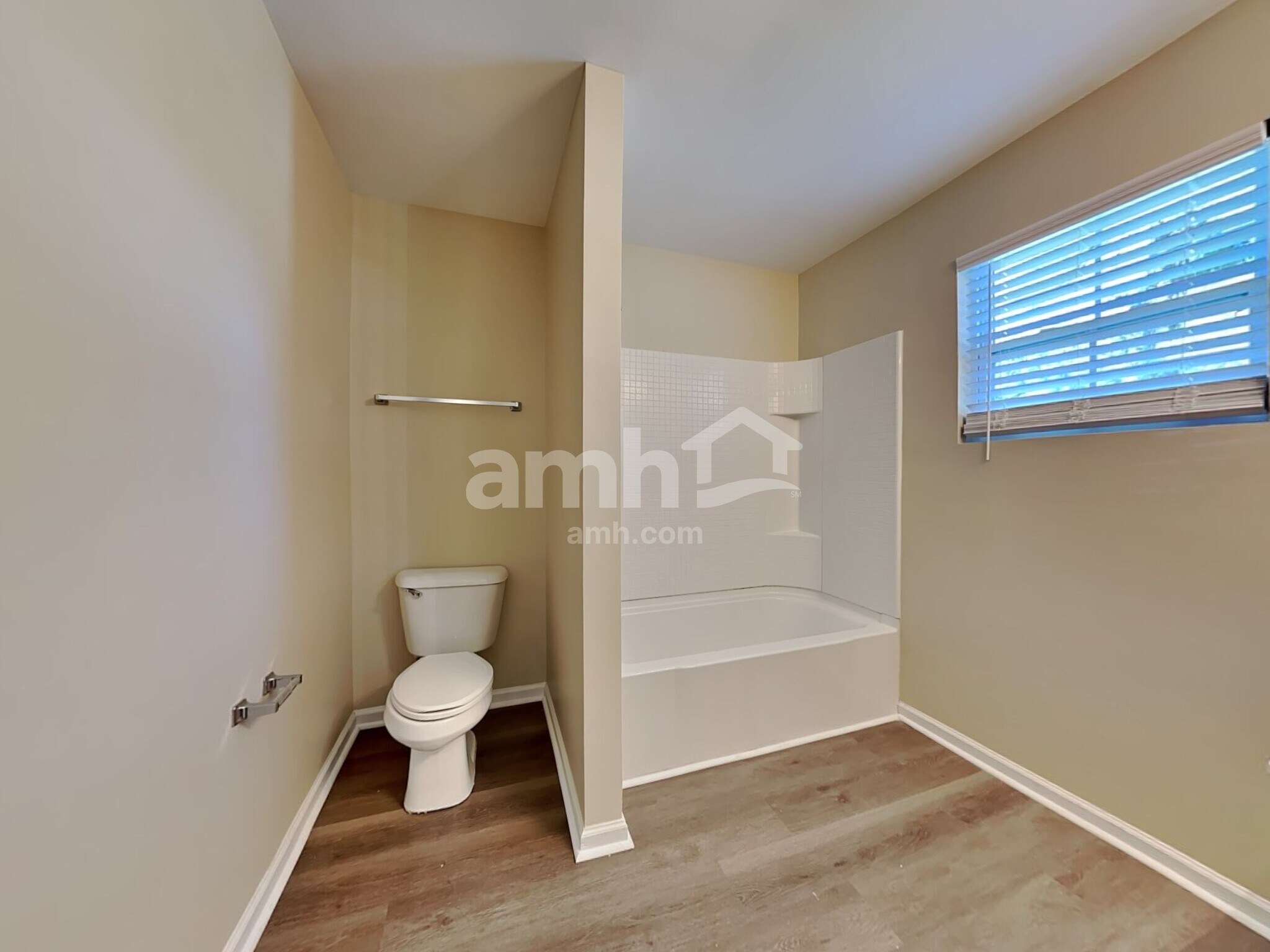 Building Photo - 103 Surlington Dr