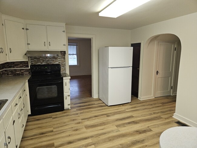 Building Photo - 513 E Baltimore St