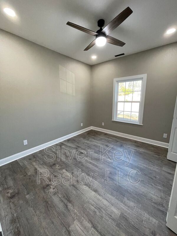 Building Photo - 402 Ingleside Ave