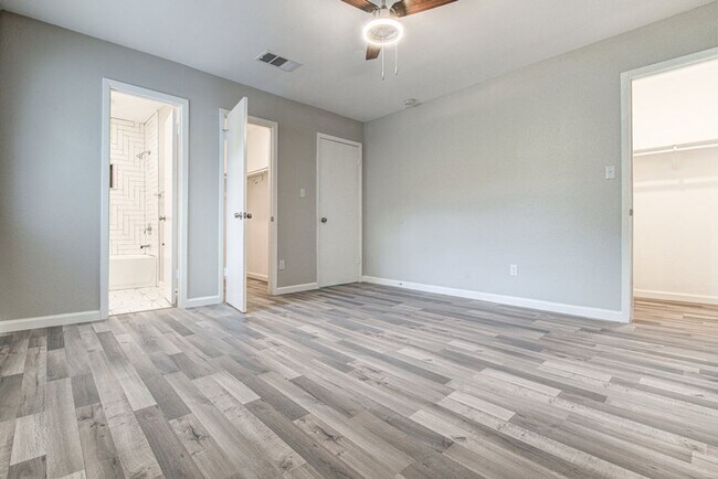 Building Photo - 5203 Bogey Ct