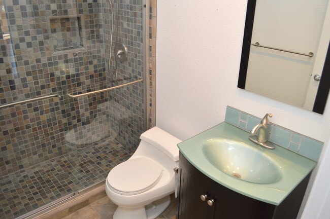 Building Photo - 62 Plumwood Ct