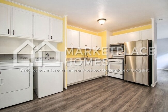 Building Photo - 1349 Ebeling Dr