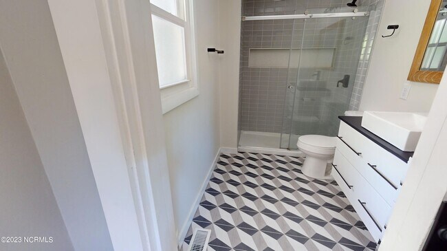 Building Photo - 505 W Rhode Island Ave