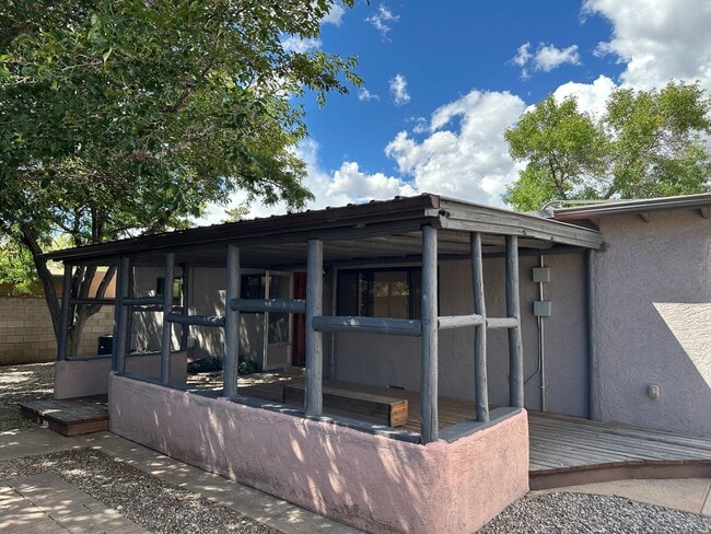 Building Photo - 1938 San Ildefonso Rd
