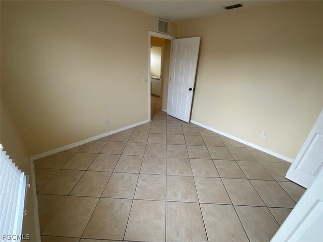 Building Photo - 4005 1st St SW