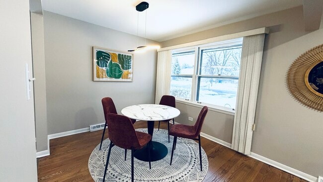 Building Photo - 9323 80th Ct