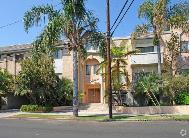 Building Photo - 3223 Bagley Ave.