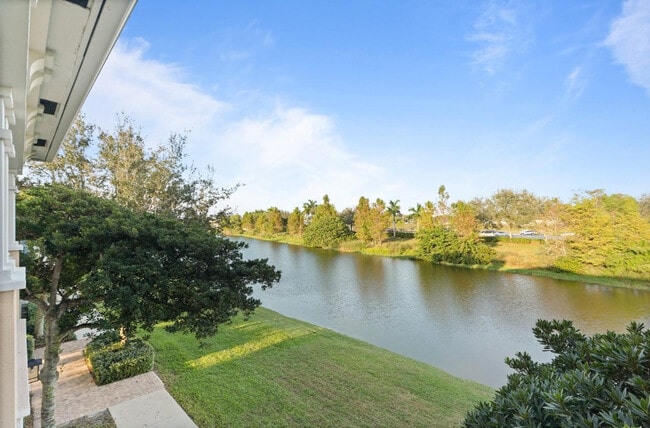 Building Photo - 4025 Cascada Cir